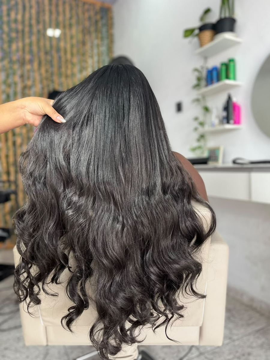 Cabelo preto ondulado